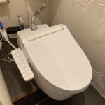 水漏れでトイレの床が水浸しに