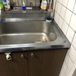 突然シンクの水が逆流したため修理を依頼
