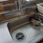 台所の排水のつまりを修理