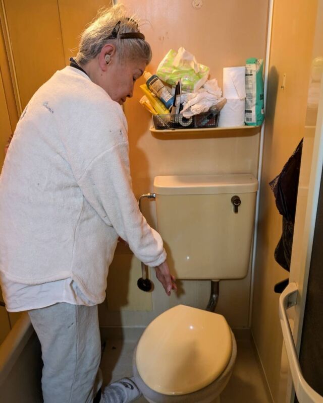 兵庫県西宮市にてトイレの詰まりを修理しました。
水道トラブルでお困りの方は近畿水道サポートセンターまでお問い合わせ下さい。
運営　株式会社アイスイ
電話番号　0120194887
#水漏れ #水漏れ修理 #水道トラブル #水道修理 #水道修理業者 #トイレ水漏れ #トイレ水漏れ修理 #トイレつまり #トイレつまり修理 #大阪水道屋 #関西水道屋　#水道屋さん #いいね返し #いいね返します #フォロバ #フォローバックします#蛇口交換 #蛇口修理